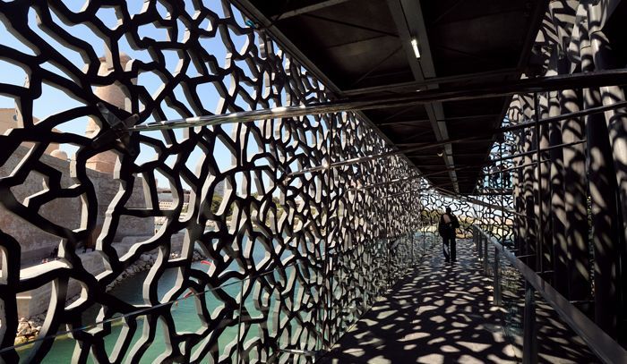 A l'intérieur du MuCEM, entre ciel et mer...
 (Anne Christine Poujoulat / AFP)