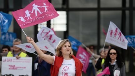 Ludovine de La Rochère, présidente de La Manif pour tous, lors d'une manifestation contre la GPA, le 10 mai 2016, à Nantes (Loire-Atlantique).&nbsp; (JEAN-SEBASTIEN EVRARD / AFP)