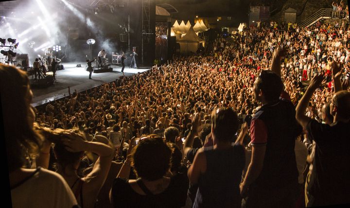 Tout le monde danse au théâtre antique de Vienne avec Caravan Palace
 (Jean-François Lixon)