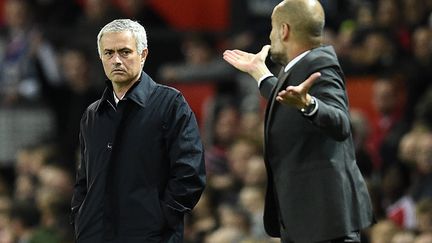 Pep Guardiola (Manchester City, à droite) et José Mourinho (Manchester United)