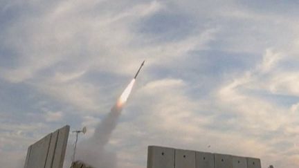 Lors de l'attaque iranienne contre Israël dans la nuit du samedi 13 au dimanche 14 avril, l'Etat hébreu a activé son système antimissile très efficace, le "Dôme de fer". Comment fonctionne-t-il ? (FRANCEINFO)