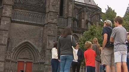 En matière de tourisme estival, l'Auvergne tire son épingle du jeu. Des journalistes de France 3 se sont rendus à Clermont-Ferrand dans le Puy-de-Dôme. (France 3)