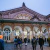 Des voyageurs arrivant à la gare de l'Est à Paris le 1er janvier 2020, pendant la grève à la SNCF et la RATP contre la réforme des retraites. (MATHIEU MENARD / HANS LUCAS / AFP)