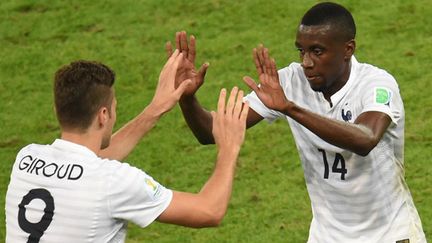 Les Français Olivier Giroud et Blaise Matuidi (WILLIAM WEST / AFP)