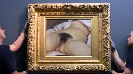 Le tableau "L'Origine du monde" de Gustave Courbet, en juin 2014. (SEBASTIEN BOZON / AFP)