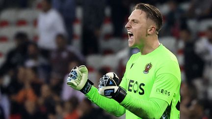 Le gardien niçois Marcin Bulka après la victoire des siens face au Partizan Belgrade, le 27 octobre 2022. (VALERY HACHE / AFP)