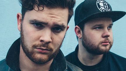 Royal Blood , c'est Mike Kerr (basse, chant) et Ben Thatcher (batterie).
 (Warner)