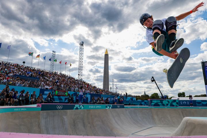 L'Australien Keegan Palmer lors de la finale de skateboard park, le 7 août 2024, place de la Concorde. (AFP)