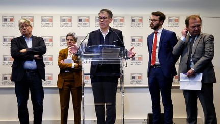 Le patron du PS, Olivier Faure, s'exprime après la validation par le Conseil constitutionnel de la réforme des retraites, le 14 avril 2023 à Paris. (LUDOVIC MARIN / AFP)