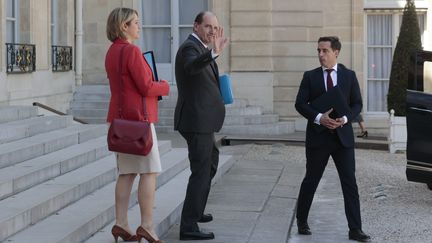 Barbara Pompili, ministre de la Transition écologique et Jean Castex, Premier ministre, à la sortie du conseil des ministres à l'Élysée, à Paris le 11 mai 2022. (S?BASTIEN MUYLAERT / MAXPPP)