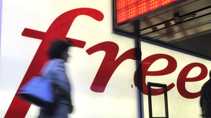 Une agence t&eacute;l&eacute;com Free dans le 8e arrondissement de Paris, le 11 d&eacute;cembre 2012. (BOB DEWEL  / ONLY FRANCE / AFP)