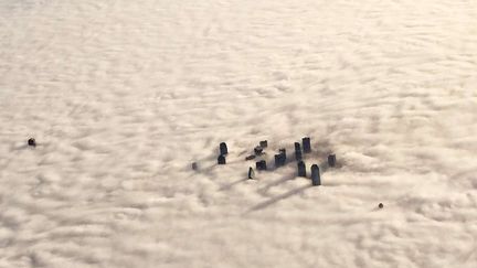 Vue a&eacute;rienne de la ville de Dallas (Texas, Etats-Unis), envelopp&eacute;e dans le brouillard, le 9 d&eacute;cembre 2014. (MIKE ALVSTAD / AP / SIPA)