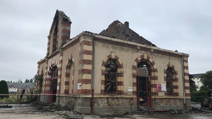 Les écuries du haras national de Saint-Lô, dans la Manche, ont été en partie incendiées dans la nuit du&nbsp;11 juillet&nbsp;au 12 juillet 2019. (NICOLAS DENOYELLE / MAXPPP)