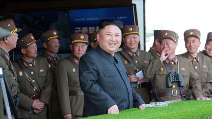 Kim Jong-un lors de la célébration des 85 ans de la&nbsp;République&nbsp;populaire démocratique de Corée, le nom officiel de la Corée du Nord, le 26 avril 2017. (KCNA VIA KNS / AFP)