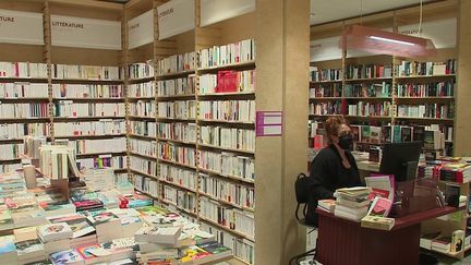 Mercredi 6 octobre, une proposition de loi visant à fixer un prix plancher sur les frais de livraison des livres est à l'étude. L'objectif est d'éviter une concurrence déloyale de la part d'Amazon. (CAPTURE D'ÉCRAN FRANCE 3)