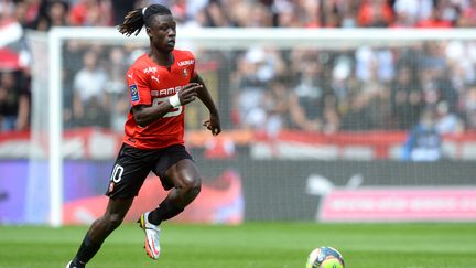 Le milieu de terrain rennais, Eduardo Camavinga, lors de la rencontre contre le RC Lens, le 8 août 2021. (JEAN-FRANCOIS MONIER / AFP)