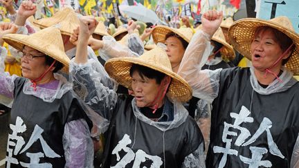 A Ta&iuml;wan, des manifestants ont d&eacute;fil&eacute; dans les rues de la capitale, Taipei, pour demander de meilleurs salaires. (SAM YEH / AFP)