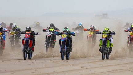 Les pilotes au départ de l'Enduropale au Touquet, le 4 février 2023. (ANDRE FERREIRA / AFP)