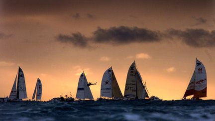 Les concurrents du Vend&eacute;e Globe lors du d&eacute;part, le 9 novembre 2000, aux Sables d'Olonne (Vend&eacute;e). (DANIEL JOUBERT / REUTERS)