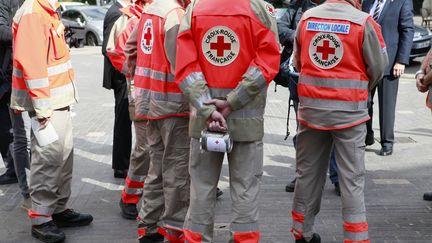 Des membres de la Croix-Rouge, &agrave; Vincennes (Val-de-Marne), le 24 mai 2014.&nbsp; (CHRISTOPHE HEROU / CITIZENSIDE / AFP)