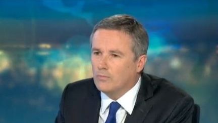 Le pr&eacute;sident de Debout la R&eacute;publique, Nicolas Dupont-Aignan, sur le plateau du journal t&eacute;l&eacute;vis&eacute; de France 2, le 9 d&eacute;cembre 2011.