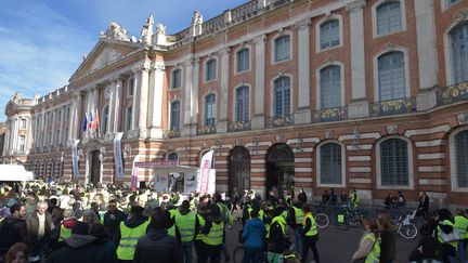 "Gilets jaunes" : le casse-tête de la place du Capitole à Toulouse