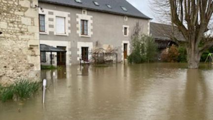 Le département de la Vienne et d'Indre-et-Loire toujours sous haute surveillance. Plusieurs centaines de personnes ont été évacuées dans les villages en prévision de la montée des eaux de la Vienne. (France 2)