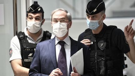 L'ancien ministre de l'Intérieur Claude Guéant au tribunal judiciaire de Paris pour le procès des sondages de l'Elysée, le 18 octobre 2021. (STEPHANE DE SAKUTIN / AFP)