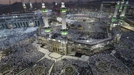 Pèlerins musulmans autour de la Kaaba à la Grande Mosquée, pendant le pèlerinage annuel du Hadj à La Mecque, en Arabie Saoudite. (REUTERS / Muhammad Hamed)