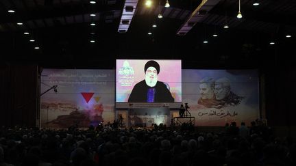 Hasan Nasrallah, le chef du puissant Hezbollah pro-iranien, s'exprime à la télévision libanaise, le 3 janvier 2023. (ANWAR AMRO / AFP)