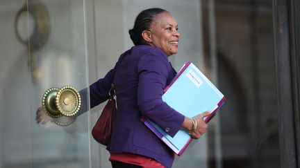 La ministre de la Justice, Christiane Taubira, le 23 décembre 2015 à Paris. (STEPHANE DE SAKUTIN / AFP)