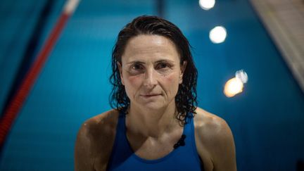 Claire Supiot dans son bassin d'entraînement à Angers, le 14 décembre 2020.&nbsp; (LOIC VENANCE / AFP)