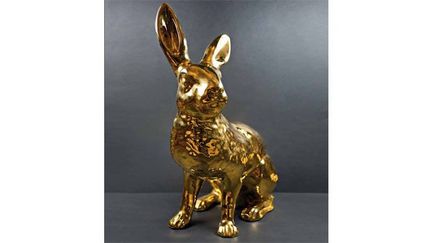 &quot;En 1982, un ami m’a expliqué que le lapin est un animal porte-bonheur – ce qui est totalement faux. Pour prolonger la blague, j’en ai fait fabriquer quelques-uns (en céramique, en porcelaine, en métal) et je les ai mis en vente dans les boutiques. Ces lapins ont eu un succès dingue... J’ai dû freiner cet « élevage » qui menaçait de nous envahir&quot;.
 (Paul Smith)