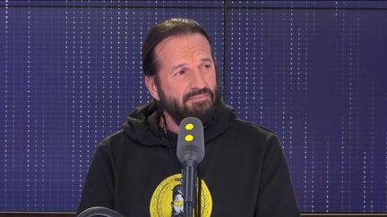 Francis Lalanne, candidat aux élections européennes, le 8 mai 2019 sur franceinfo. (FRANCEINFO / RADIOFRANCE)