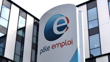 Emmanuel Macron a annoncé un renforcement des contrôles des demandeurs d'emploi&nbsp; mardi 9 novembre 2021.&nbsp; (MANON CRUZ / MAXPPP)