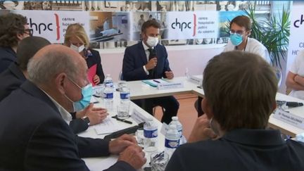 Hôpital : Emmanuel Macron rencontre des soignants pour effectuer une cartographie des problèmes