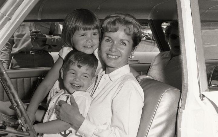 Debbie Reynolds avec Carrie et Todd Fisher en 1960.
 (KOBAL / THE PICTURE DESK)