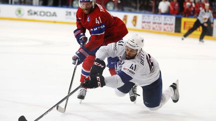 Pierre-Edouard Bellemare (en blanc) face à la Norvège (THOMAS SAMSON / AFP)