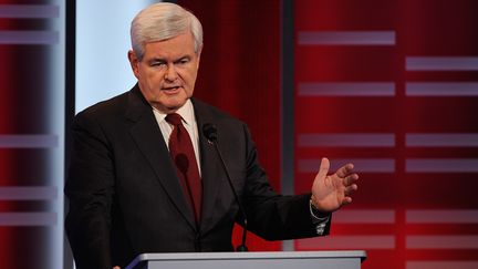 Le candidat &agrave; l'investiture r&eacute;publicaine pour l'&eacute;lection pr&eacute;sidentielle am&eacute;ricaine Newt Gingrich d&eacute;bat avec ses adversaires, samedi 10 d&eacute;cembre, &agrave; Des Moines dans l'Iowa.&nbsp; (KEVORK DJANSEZIAN / AFP)