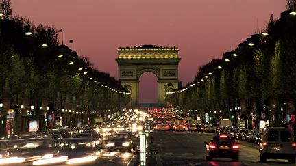 En février 2008, une étudiante suédoise avait été violée après être montée dans ce qu'elle pensait être un taxi, à la sortie d'une boîte de nuit sur les Champs-Elysées, à Paris.&nbsp; (NEALE CLARKE / ROBERT HARDING HERITAGE / AFP)