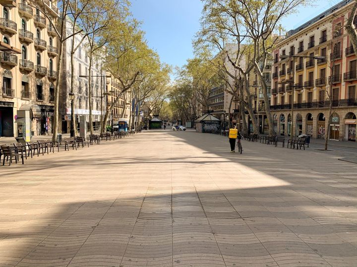 Les "Ramblas", l'artère la plus fréquentée et la plus touristique de Barcelone avec son marché, ses restaurants et ses cafés,&nbsp;vide (Equinoxmagazine.fr)