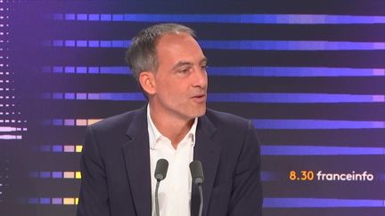 Raphaël Glucksmann, tête de liste PS-Place publique aux élections européennes, le 7 juin 2024 sur franceinfo. (FRANCEINFO / RADIO FRANCE)