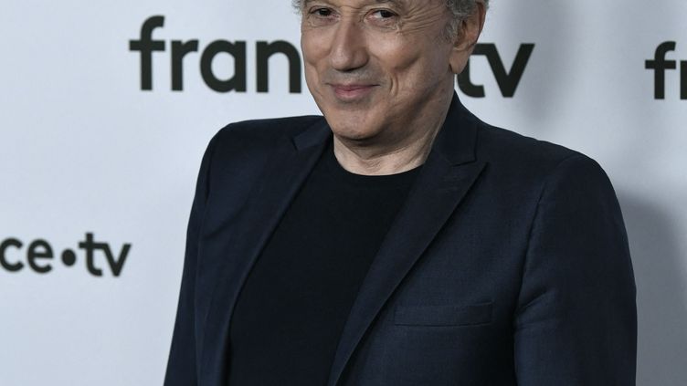 Host Michel Drucker at the premises of France Télévisions, July 6, 2022. (STEPHANE DE SAKUTIN / AFP)