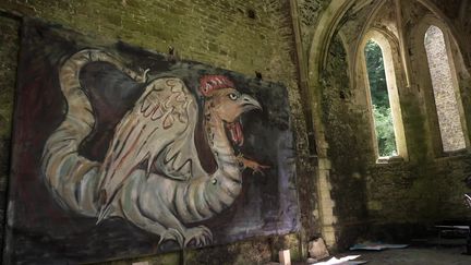 Jean-Philippe Burnel revisits the rich bestiary of medieval illuminations in collaboration with the sculptor Marc Taupin for a unique exhibition at Hambye Abbey. (FRANCE 3)