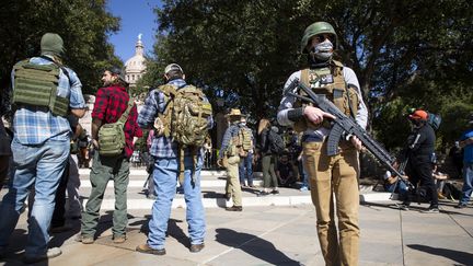 Des militants pro-armes manifestent à Austin (Texas) en soutien à Donald Trump, le 17 janvier 2021. (MATTHEW BUSCH / AFP)