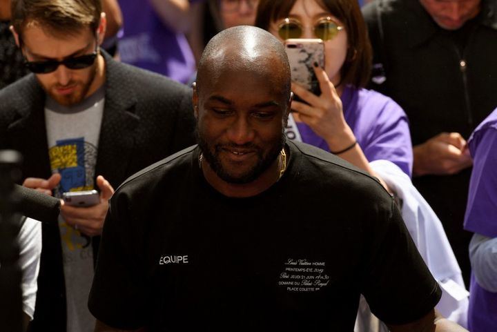 Le créateur de mode Virgil Abloh à son défilé de la saison homme printemps-été Louis Vuiton en juin 2018 à Paris. (BERTRAND GUAY / AFP)