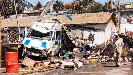 Au Chili, dans la région de Coquimbo, le 16 septembre 2015, à 170 km au nord de Santiago, un tremblement de terre, le 6e le plus violent de l'histoire du pays et le plus puissant de l'année (magnitude 8,4), a fait 13 morts et plus de 1.500 sinistrés. (Sebastian Ramos / NurPhoto / AFP)