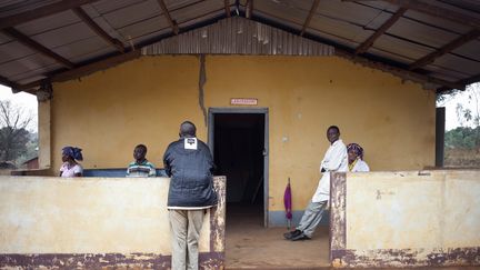 Le personnel infirmier fait une pause le 14 février 2018 à la maternité de&nbsp; Boali,&nbsp;en Centrafrique. (FLORENT VERGNES / AFP)