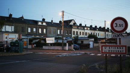 Un prêtre a été tué dans une église de Saint-Etienne-du-Rouvray (Seine-Maritime), le 26 juillet 2016. (MATTHIEU ALEXANDRE / AFP)