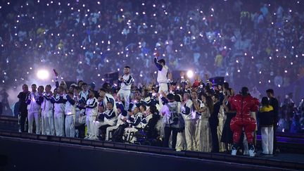 La cérémonie de clôture des Jeux paralympiques, se concluant avec un set de Martin Solveig entouré de tous les athlètes français, au Stade de France, le 8 septembre 2024. (LAURIE DIEFFEMBACQ / AFP)